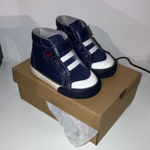 New See Kai Run Navy and White Sneakers size 5